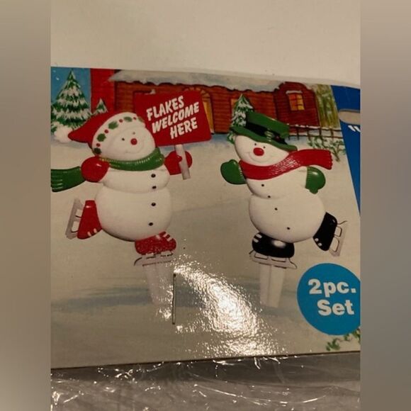 Snowman ‘Flakes Welcome Here’ Lawn Ornament Set & Flakes Snowman Sign - Picture 3 of 10